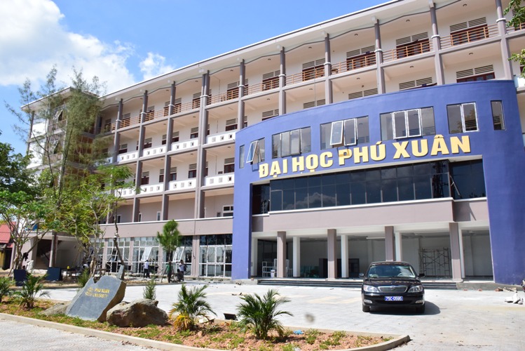 Trường Đại học Phú Xuân - Huế